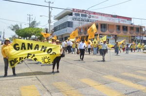 Festejan con la caravana de la Victoria sol aztequista.