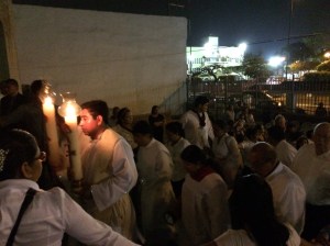 Se hizo una procesión, con lucernario en Catedral San José.