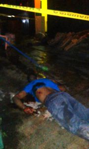 Los cadáveres quedaron tendidos en el suelo.