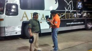 El chofer da parte de los hechos violentos en el atraco.