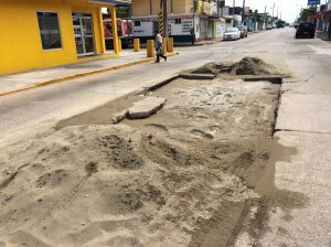 Bache en avenida Quevedo, colonia Puerto México... es una amenaza real.