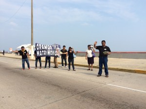 Eran más de 500 chavos, todos ellos divididos a lo largo del malecón costero en diversos tramos.