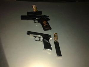 Portaban estas pistolas, para asaltar gaseras.