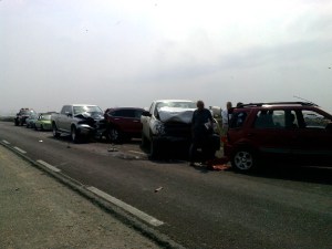 Espectacular choque, lo bueno es que no hubo heridos.