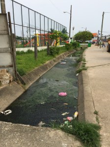 El parque es utilizado por jóvenes y niños para sus actividades recreativas deportivas, pero se encuentra sucio