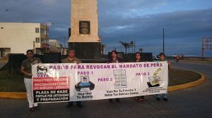 Organizaciones laborales independientes hacen contra-marcha, exigen renuncia de Peña Nieto.