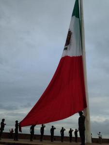 Ceremonia al lábaro patrio por el 1ero de Mayo.