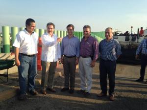 Con el alcalde, supervisan los trabajos de reencarpetado asfáltico.