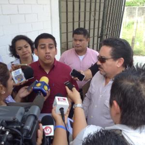 El comunicador fue agredido por elementos de la Policía Estatal. (Foto de Gerardo Islas) 