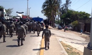 Fuerza Civil actúa y desaloja a manifestantes.