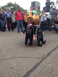 Quemaron a figurillas alusivas a personajes de la política como el presidente Peña Nieto.