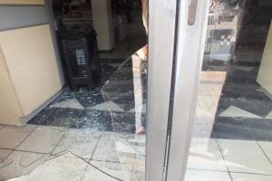 Al parecer fueron cuatro sujetos que huyeron en una camioneta color gris.