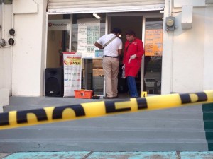 El abogado Genaro Bermejo fue asesinado por unos asaltantes que lo interceptaron y balearon en pleno centro de Coatzacoalcos cuando iba a realizar un depósito bancario. Información completa más adelante.