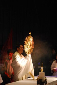 Jjugar “Charly” es un riesgo porque mediante la curiosidad, podría ocasionar un daño espiritual al abrir las puertas al Mal.