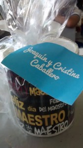 "Es humillante que con una taza quieran comprar nuestro voto", expresó una de las maestras inconformes. 