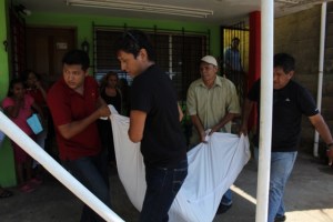 Se llevan el cuerpo a la SEMEFO para las primeras indagatorias de la causa de su muerte.