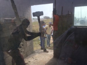 Destruyeron la caseta de vigilancia del terreno, ya que ahí se pretendían instalar los supuestos empleados de Ortiz Cisneros. 