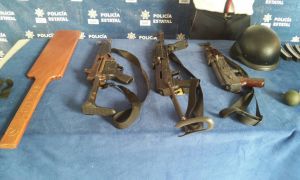 Fusiles R-15 y las famosas cuernos de chivo, las Ak-47.