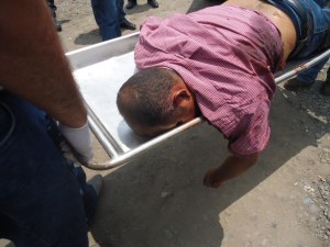 El cuerpo presentaba varios impactos de bala.