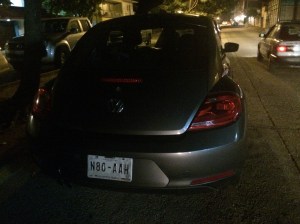 El automóvil Beetle que fue desvalijado por los de la PGR Coatzacoalcos quedó en resguardo.