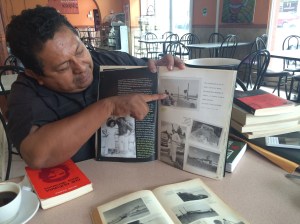 Anselmo Secundino Diego, insiste en que la mayoría de las fotos en su Diario Otra Vez son de Coatzacoalcos y la zona pesquera de Allende.