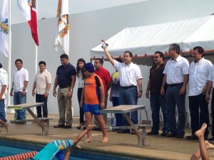 Alcalde Joaquín Caballero da inicio a las actividades de nado del Festival de Natación 2015 en Coatzacoalcos.