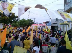 Miles de perredistas se dieron cita para el cierre de campaña de Rodolfo de la Guardia. 