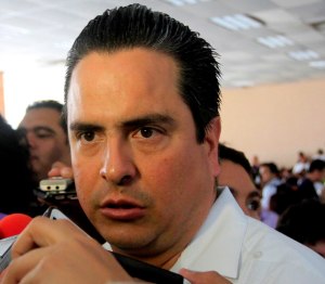 El presidente Joaquín Caballero, "incapaz de resolver problemas", le dice Joaquín Caballero. 