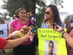 Exigen al funcionario estatal aparición de sus familiares.