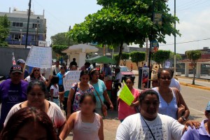 Habitantes de por lo menos 13 colonias de Coatzacoalcos se manifestaron frente al Ayuntamiento de Coatzacoalcos, por desabasto de agua.