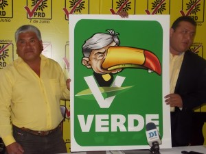 "El PRI-Verde y Morena son lo mismo", acusa el representante perredista ante el INE.