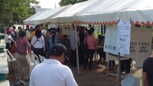 En la Alameda había grandes filas desde la mañana, pero las casillas no abrieron temprano.
