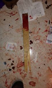 Los estudiantes publicaron en las redes sociales los rastros de sangre por el ataque.