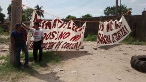 Ejidatarios de Tacoteno de Minatitlán cerraron nuevamente los accesos al basurero a cielo abierto, ya que lo seguían utilizando como depósito.