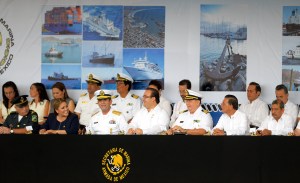 Duarte de Ochoa subrayó la invaluable participación de la Marina en la Operación Coordinada Veracruz Seguro y su aportación en la defensa de los ciudadanos de todo el territorio estatal, así como el auxilio que presta a la población civil en caso de desastre con el Plan Marina.