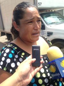 Madre de familia afectada, María Rivera. (Foto del twitter)