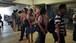 En la casilla especial de la central camionera, sí hubo afluencia electoral. (Foto Tamara Corro)