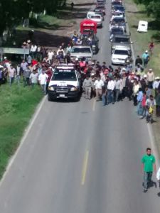 Gran revuelta ocasión la detención de los policías, por parte del campesinado.
