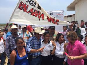Ayer el legislador independiente puso la primera piedra.