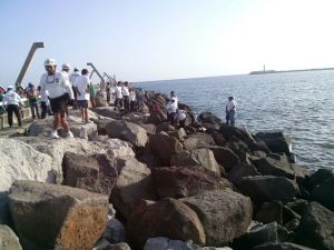 Al hallazgo del cadáver acudieron la Policía Estatal así como elementos de Protección Civil.