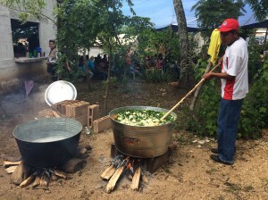 Les prepararon una comida a los visitantes, que provenían desde Yucatán.