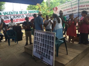 Tras la reunión, culminaron el evento con un fandango tradicional jarocho.