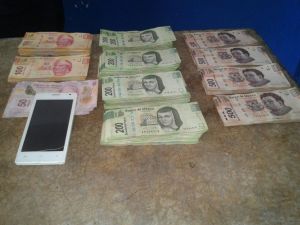 Los agarraron con varios miles de pesos, y varias tarjetas de la SEDESOL.