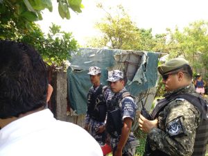 En el lugar del crimen, en el domicilio de la colonia Constituyentes, dejaron encerrada a una niña de 3 años, la hija de la víctima.