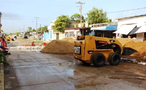 La construcción tendrá una longitud de aproximadamente 150 metros y un ancho de 10 metros; comprende la renivelación de tubería de concreto; renivelación de segundo segmento de tubería por banqueta; renivelación de trinchera (40 x 60).