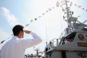 En ceremonia de bandera.