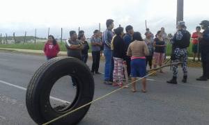 Mientras que el predio está en disputa, ya hay unos invasores que se apoderaron de lotes.