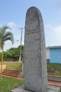 Esta es una réplica de la estela hallada en Piedra Labrada; la original fue llevada al Museo en Xalapa.