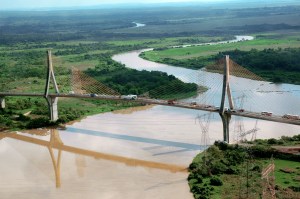 Pescadores de la Cuenca del Río Coatzacoalcos, por el Puente Jaime Dovalí, están infectados de Mercurio.