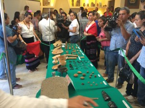 Exhiben en el Ayuntamiento de Coatzacoalcos las piezas arqueológicas encontradas en la obra de Etileno XXI.